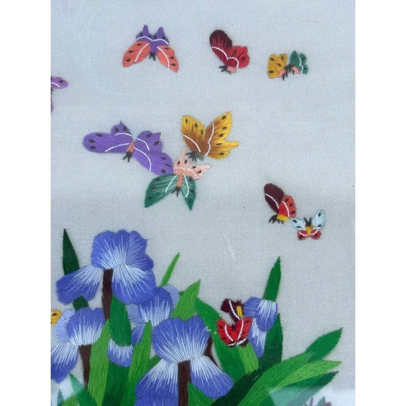 Suzhou Pure Silk Thread Embroidery Butterfly Garden Handmade Art Framed Sz 13x13 - Picture 4 of 10
